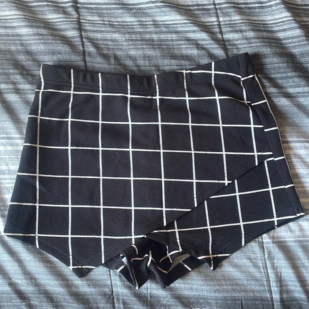 Sheen. Women, shorts, size medium